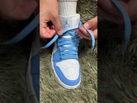 hoe verberg je veters in sneakers